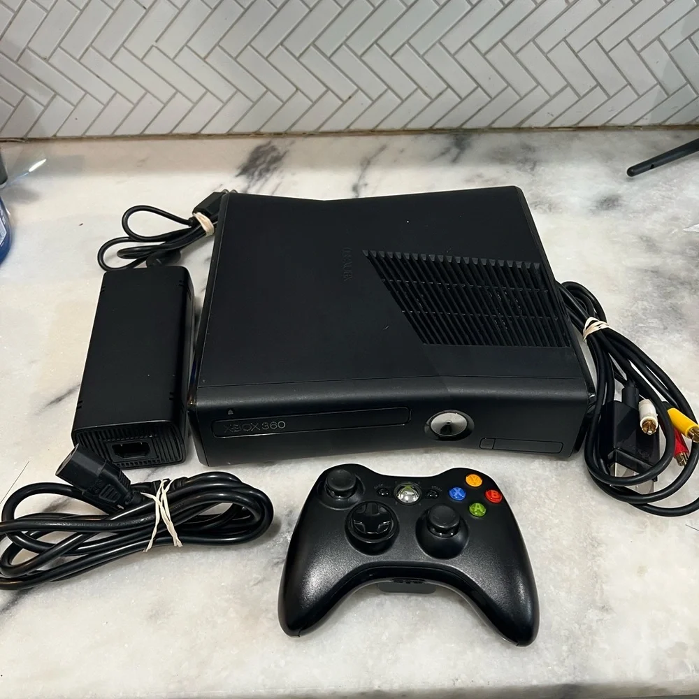 Microsoft Xbox 360 S 4GB Black Home Console - Model 1439